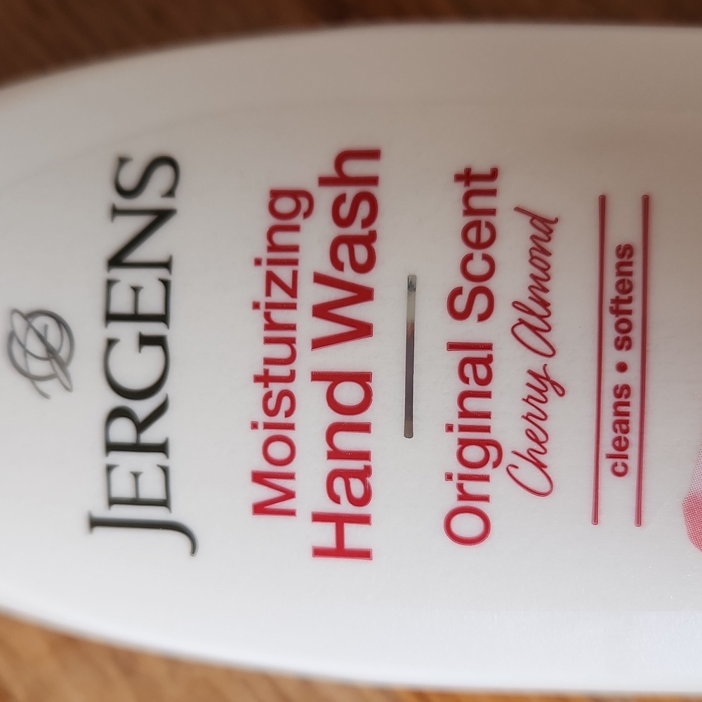 Jergens Moisturizing Hand Wash & Bar Soap Original Cherry Almond Essence‎ - Picture 4 of 10